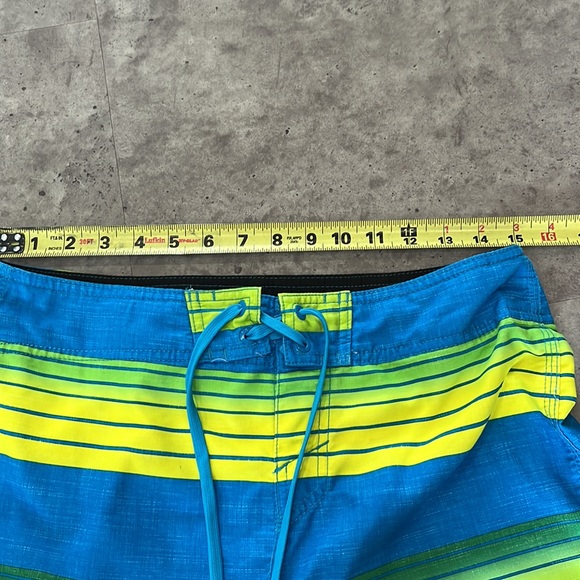 Like new! O’Neill shorts. Size 30 - Picture 6 of 7